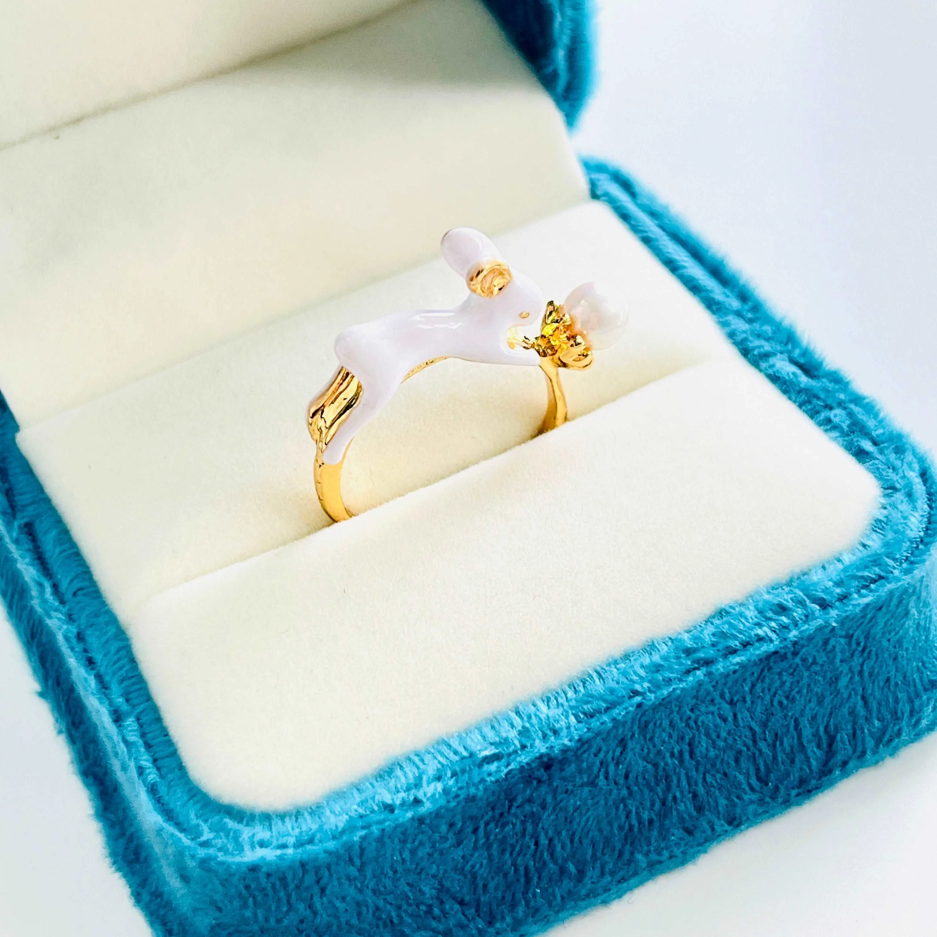 Enamel White Rabbit Pearl Ring