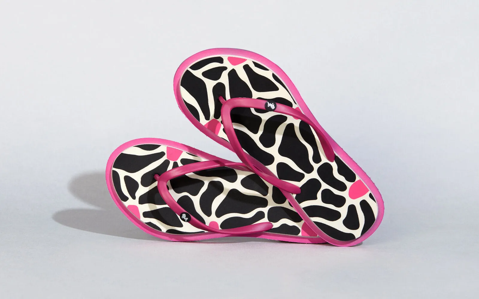 Printed Flip Flops : Black